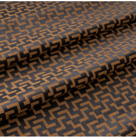 Jacquard-stof-met-geometrisch-motief-oker-en-zwart