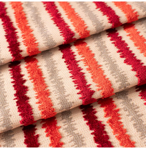 Tissu-velours-ameublement-ligné-rouge-fond-beige