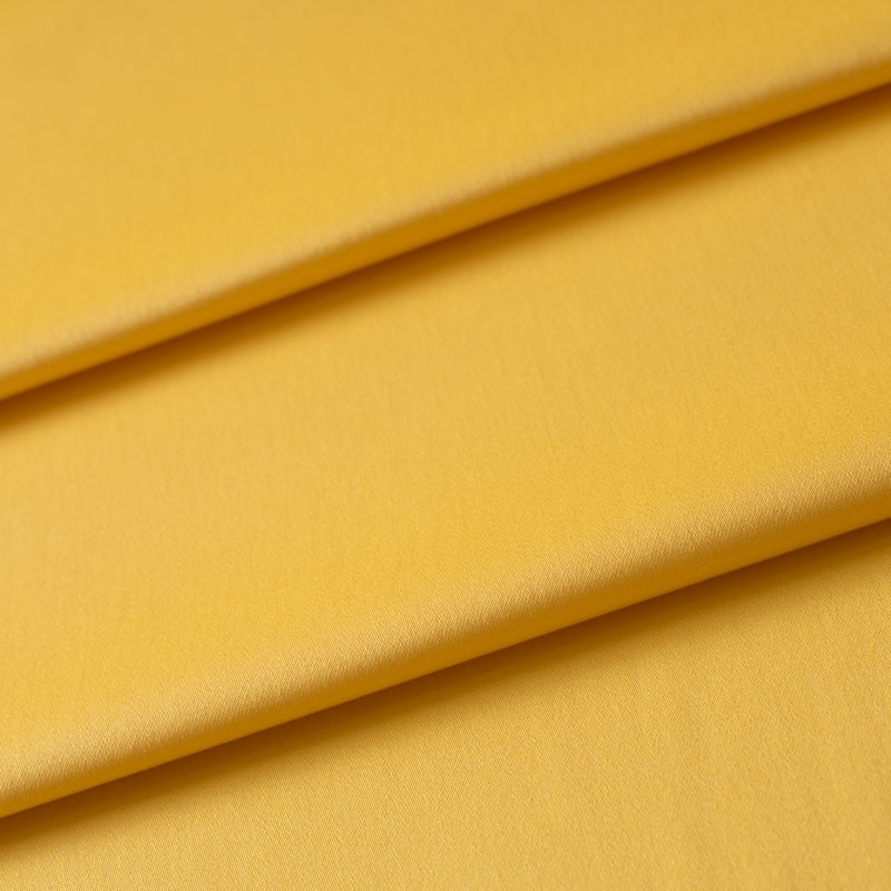 Tissu-satin-de-coton-jaune