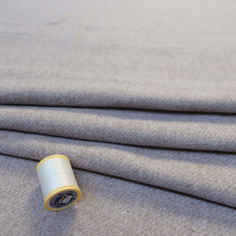 Coupon-1m30-tissu-laine--motif-sergé-gris-chiné