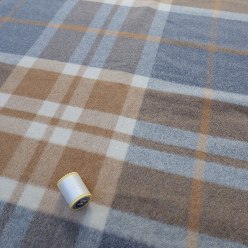 Coupon-1m-tissu-laine-épaisse-grands-carreaux-beige-et-gris