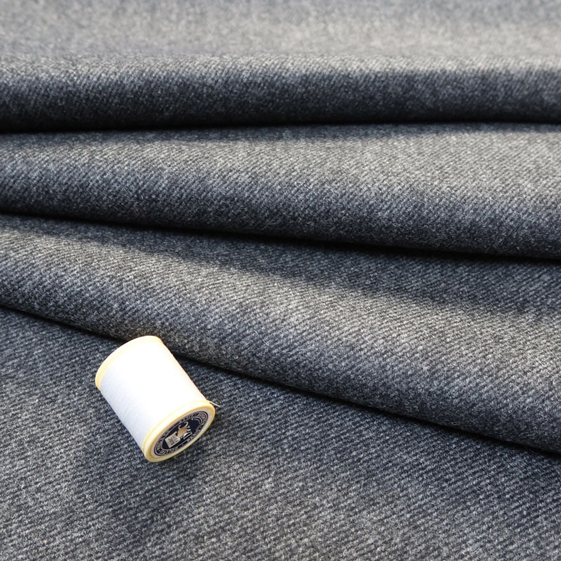 Coupon-4m60-tissu-laine-made-in-Italy-sergé-chiné-gris-(défaut-plis-sur-l'envers)