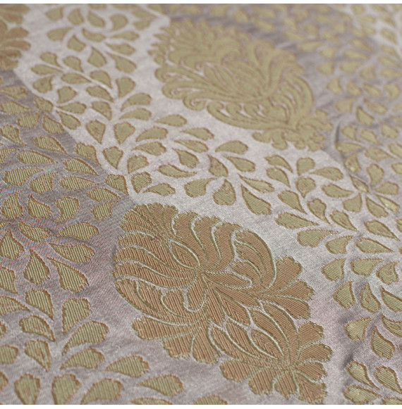 Stof-brokaat-90cm-beige-en-goud-klassiek-patroon