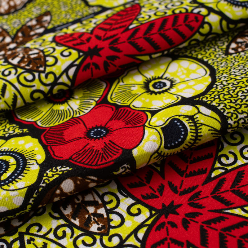 Tissu-esprit-wax-vert-fleur-rouge