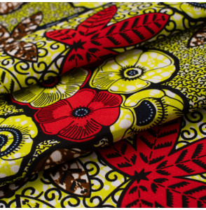 Tissu-esprit-wax-vert-fleur-rouge