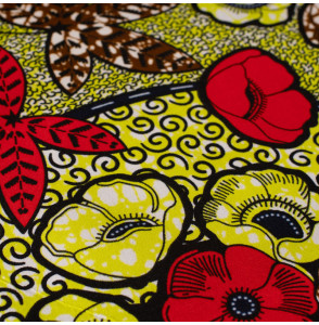 Tissu-esprit-wax-vert-fleur-rouge