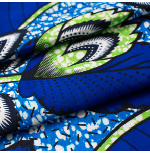 Tissu-esprit-wax-bleu-fleur-verte