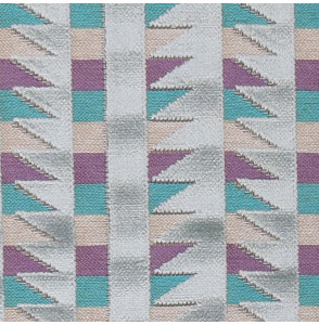 COUPE-1M10-VELOURS-AMEUBLEMENT-TRIANGLES-ET-CARRÉS-MULTICOLORES-SUR-FOND-BLEU-CLAIR