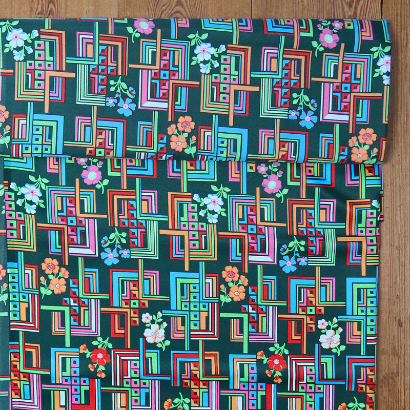 Coupon-polyester-1M10-satiné-motif-floral-et-géométrique-sur-fond-vert