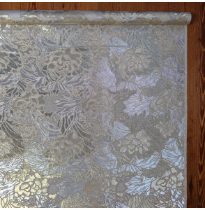 Coupon-brocard-2M60--motifs-or-et-argent-sur-fond-beige