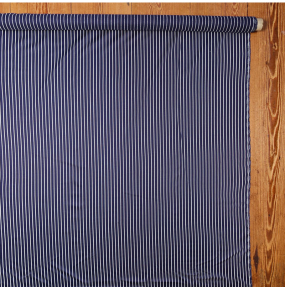 Coupon-katoenen-jersey-2M10-vintage-witte-strepen-op-een-blauwe-achtergrond