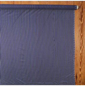 Coupon-katoenen-jersey-2M10-vintage-witte-strepen-op-een-blauwe-achtergrond