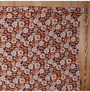 Coupon-soie-4M50-haut-de-gamme-floral-beige-et-orange-sur-fond-brun