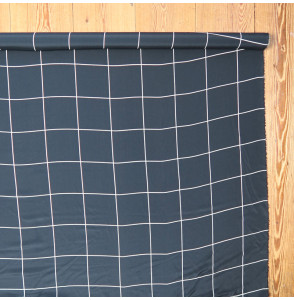 Coupon-soie-2M60-haut-de-gamme-noir-avec-fin-quadrillage-blanc