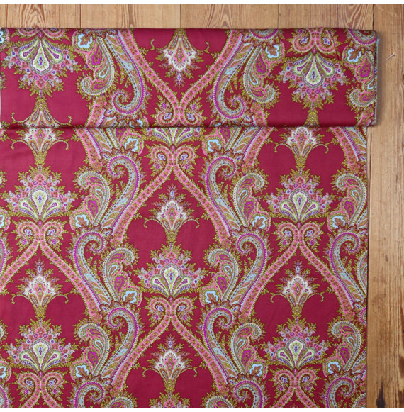 Coupon-katoen-3M-Made-in-Italy-gele-en-roze-indianenmotieven-op-een-bordeauxrode-achtergrond
