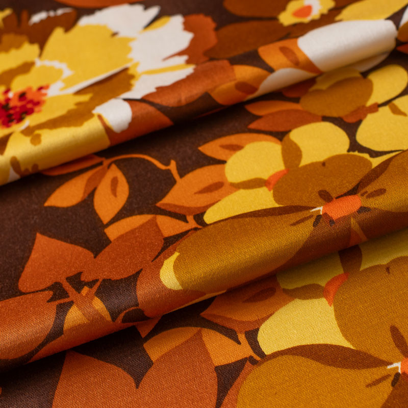 Vintage-meubelstof-(vouwen-licht-gevlekt)-oranje-en-bruine-bloemen-