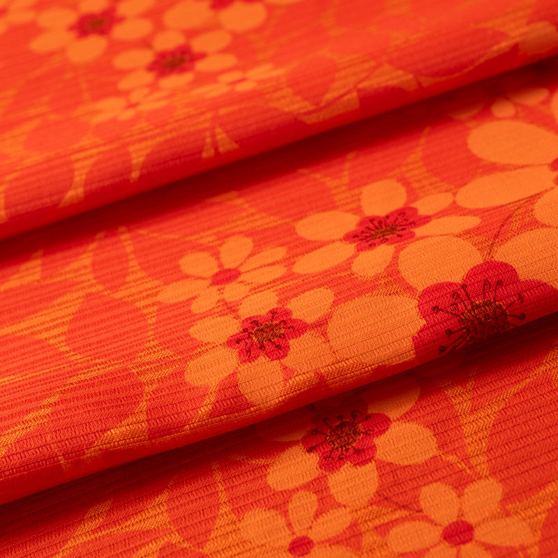 Vintage-meubelstof-jaren-70-oranje-bloemen-op-een-oranje-achtergrond