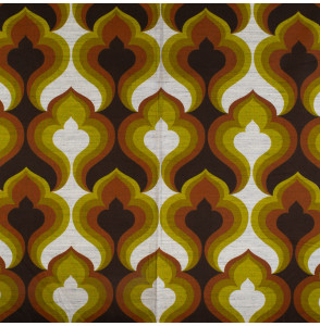 Vintage-meubelstof-bruine-en-groene-motieven-op-een-grijs-gevlekte-achtergrond