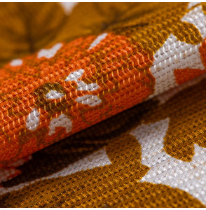 Tissu-d'ameublement-vintage-fleurs-oranges-et-blanches-avec-végétation-verte