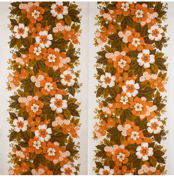 Tissu-d'ameublement-vintage-fleurs-oranges-et-blanches-avec-végétation-verte