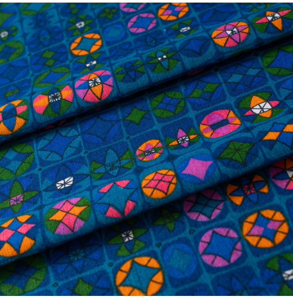 Tissu-d'ameublement-vintage-motifs-variés-roses-et-oranges