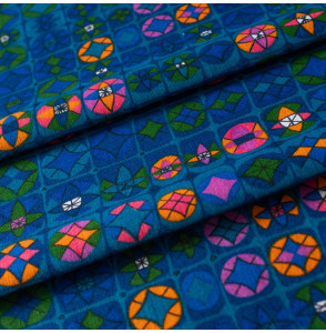 Tissu-d'ameublement-vintage-motifs-variés-roses-et-oranges