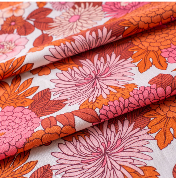 Tissu-d'ameublement-vintage-fleurs-roses-et-oranges-sur-fond-blanc