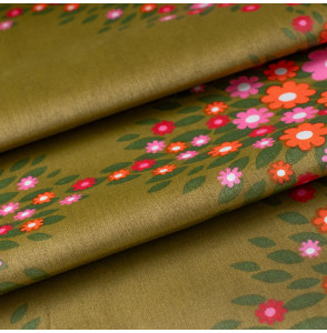 Tissu-d'ameublement-vintage-fleurs-roses-et-oranges-sur-fond-vert