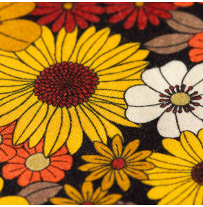 Stof-viscose-met-bloemen-orange-en-oker