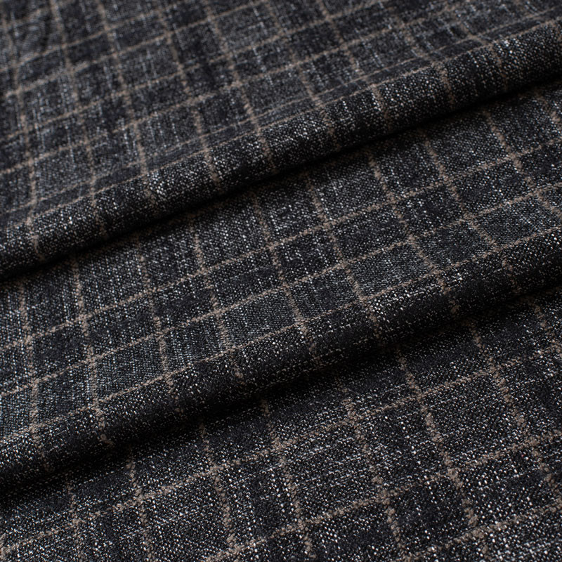 TISSU-EN-LAINE-FINE-AU-TOUCHÉ-DOUX-QUADRILLAGE-GRIS-SUR-FOND-NOIR-CHINÉ