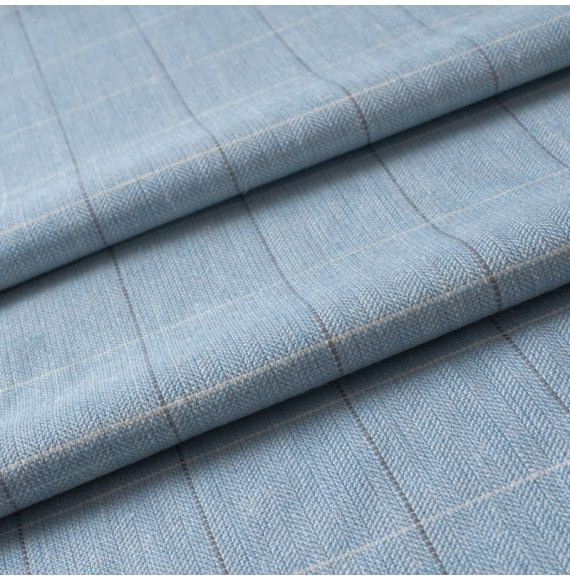 WOL-STOF--LICHTE-GRIJS-EN-WIT-RASTER-OP-LICHTBLAUWE-CHEVRON-ACHTERGROND