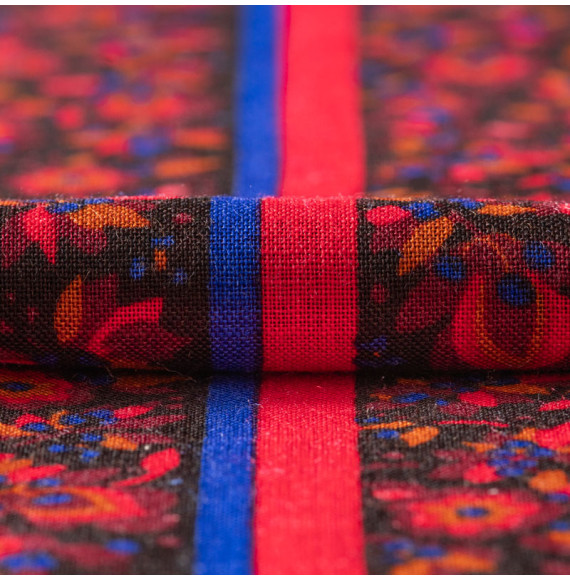 TISSU-LAINE-FINE-ET-DOUCE-DE-LA-MAISON-ABRAHAM-FEUILLAGE-BORDEAUX-ET-ROUGE-SUR-FOND-LIGNÉ
