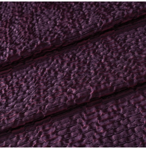 TISSU-GAUFRÉ-MADE-IN-ITALY--LIGNÉ-MAUVE-ET-NOIR