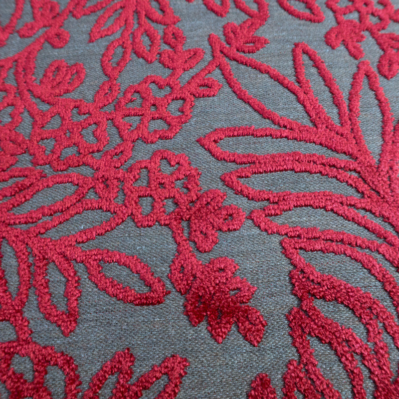 Coupon-velours-1M60--fleurs-rouges-sur-fond-lin-foncé