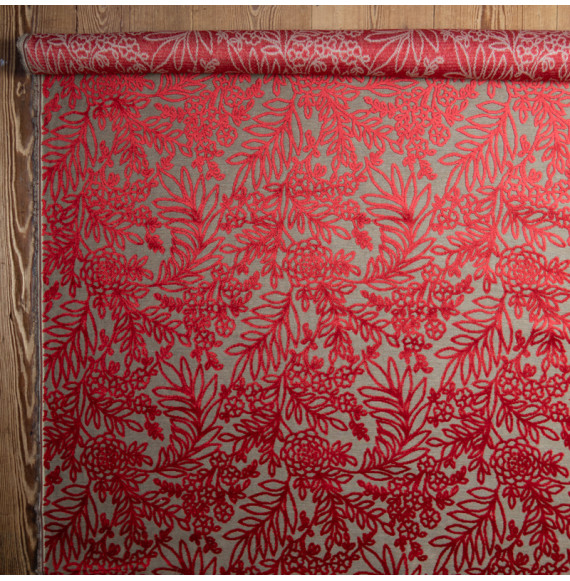Coupon-velours-1M60--fleurs-rouges-sur-fond-lin-foncé