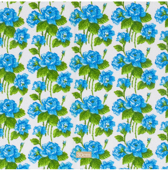 VINTAGE-BADSTOF--AUTHENTIEK-UIT-DE-JAREN-60-EN-70-KLEINE-BLAUWE-BLOEMEN-OP-EEN-WITTE-ACHTERGROND