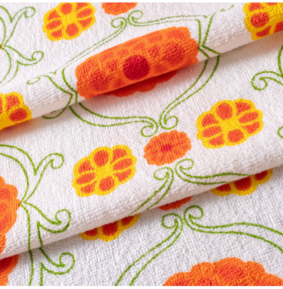 TISSU-ÉPONGE-VINTAGE-AUTHENTIQUE-DES-ANNÉES-60-70--FLEURS-ORANGES-ET-JAUNES-SUR-FOND-BLANC