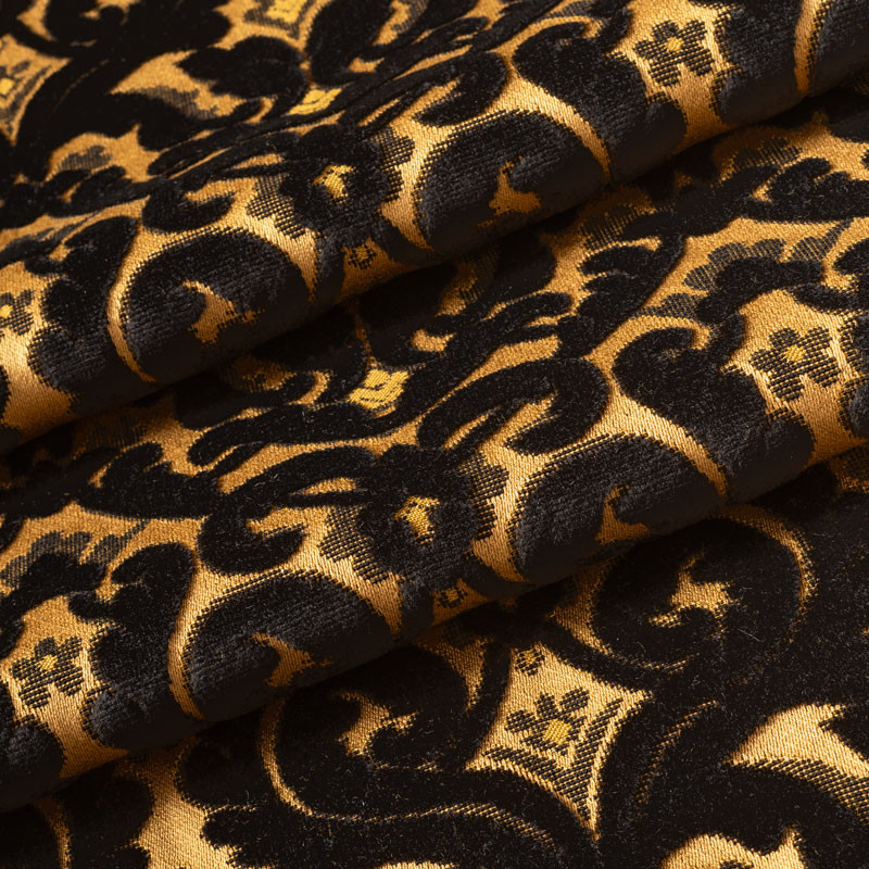 Tissu-velours-ameublement-arabesque-noir-sur-fond-or