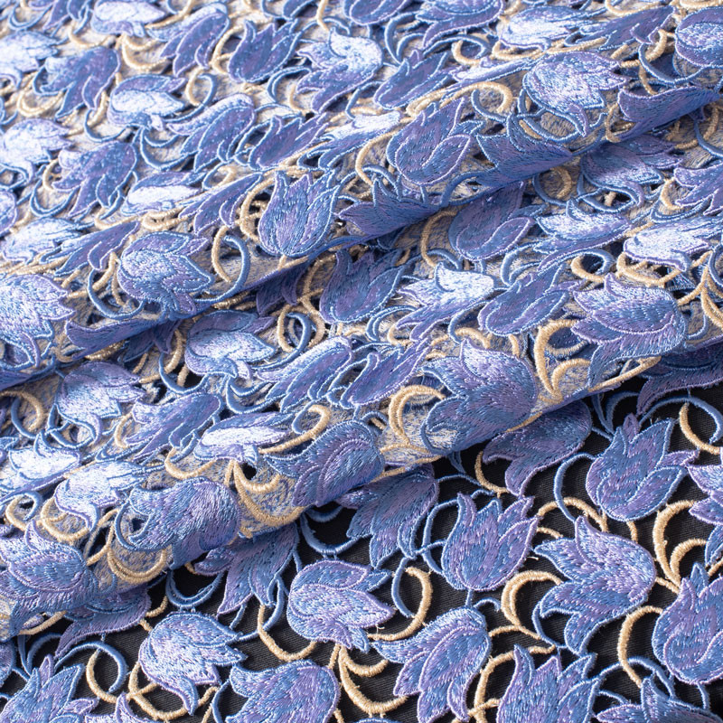 TISSU-GUIPURE-MAUVE-ET-DORÉ