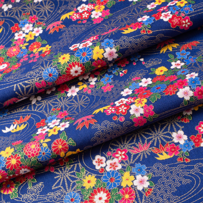 Tissu-coton-bleu-esprit-japonais-fleuri-doré