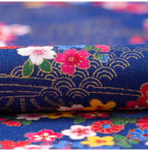 Tissu-coton-bleu-esprit-japonais-fleuri-doré