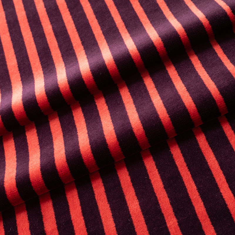 Tissu-velours-rayé-aubergine-et-rouge