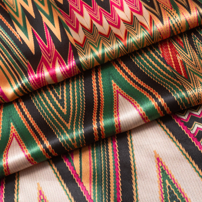 Tissu-satin-de-soie-géométrique-vert-et-fuchsia