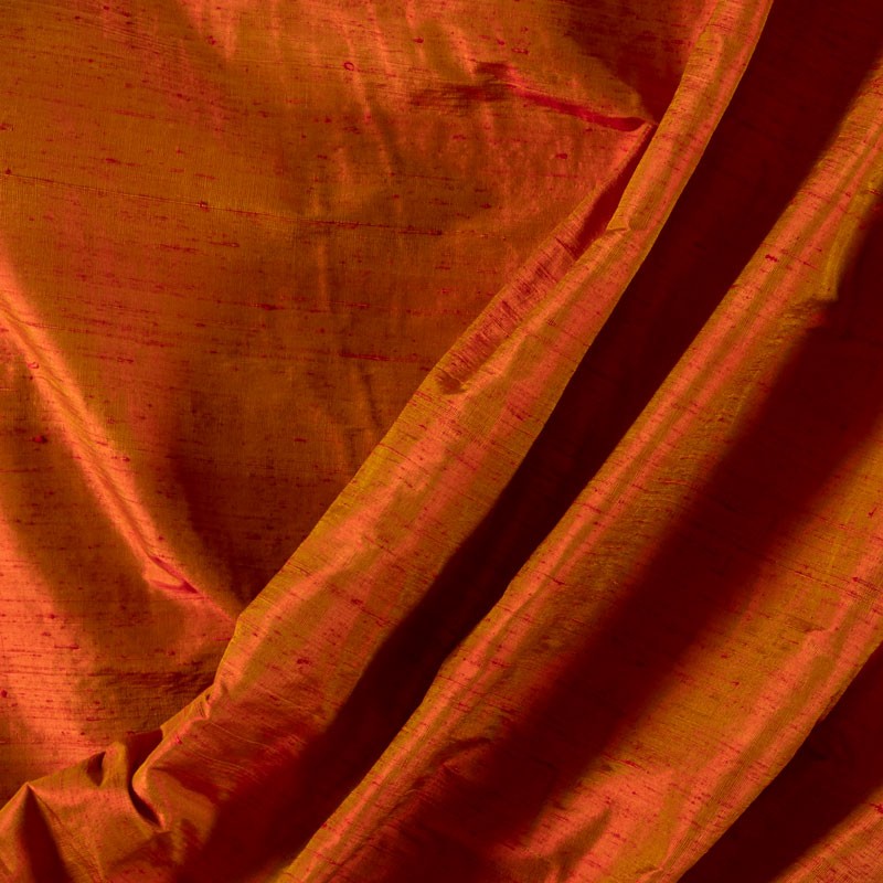 Tissu-soie-sauvage-rouge-orangé