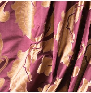 Tissu-en-satin-de-soie-bordeaux-motif-arabesque-doré