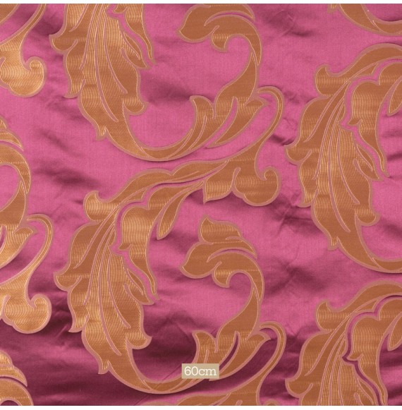 Tissu en satin de soie bordeaux motif arabesque doré