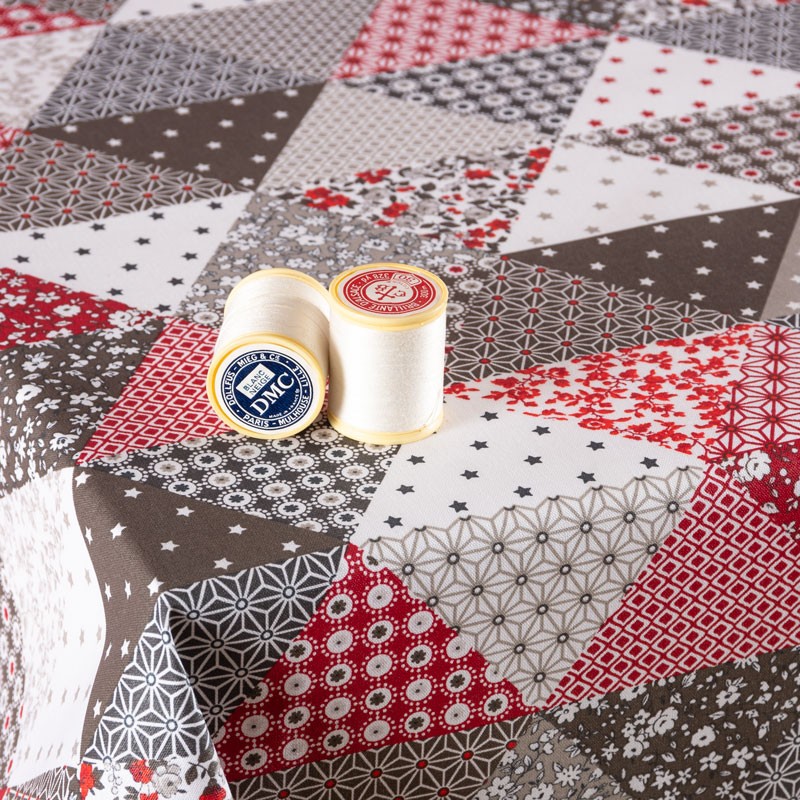 Tissu-coton-enduit-motif-patchwork-taupe-rouge