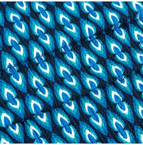 Gestructureerde-viscose-stof-marineblauw-met-abstracte-print