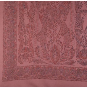 Paneel-stof-van-wol-en-zijde-oud-roze-met-plantmotief