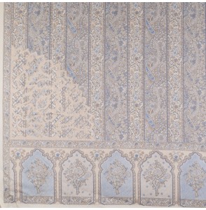Paneel-stof-van-gesatineerde-katoen-gebroken-wit-kasjmiermotief-beige-en-blauw